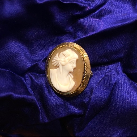 CAMEO brooch pendant, antique, blush pink, gold colored etched edges, and ivory - Picture 4 of 11
